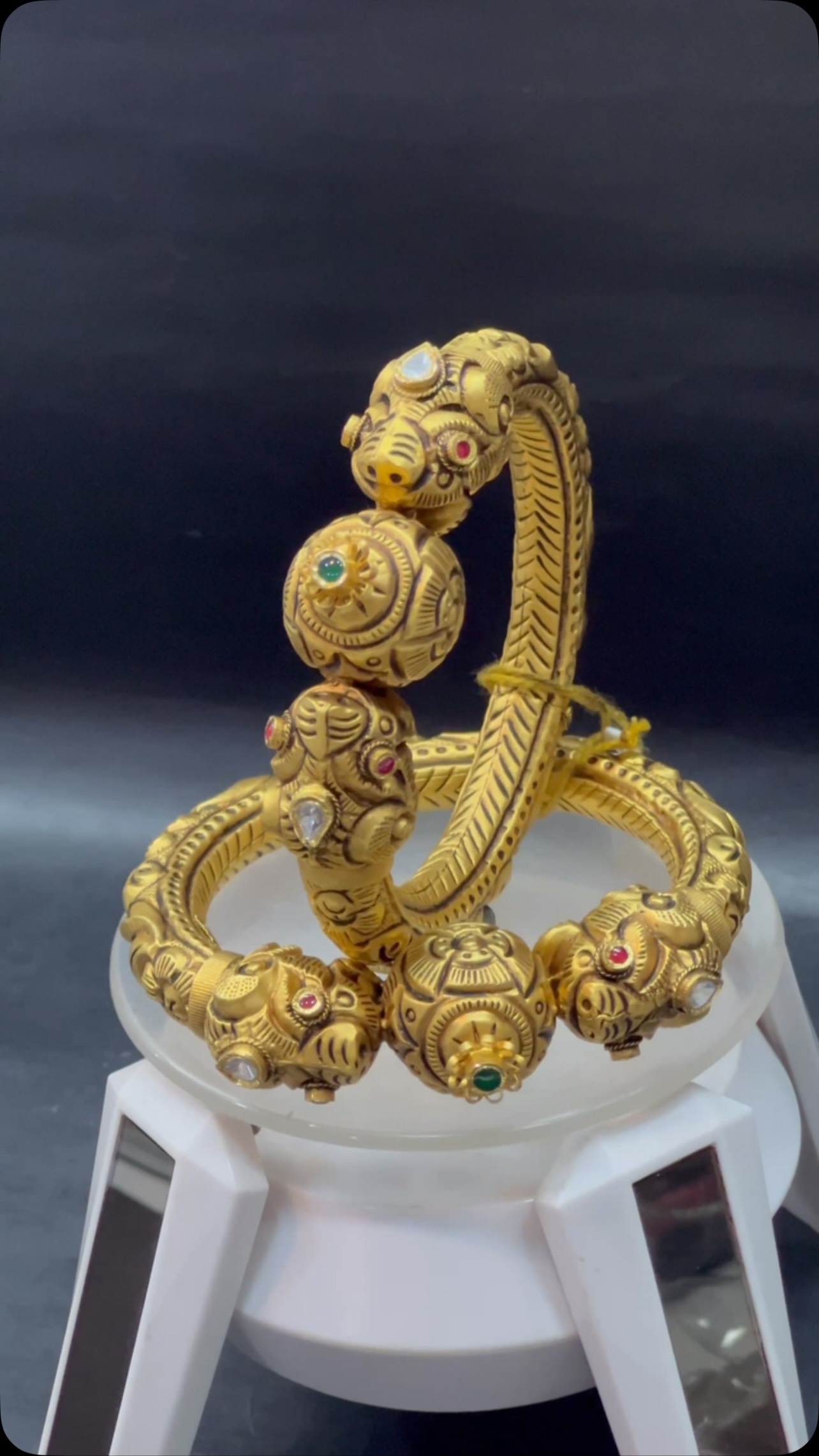 #antiquejewelry #bangles #goldjewellery #wedding #bridaljewellery