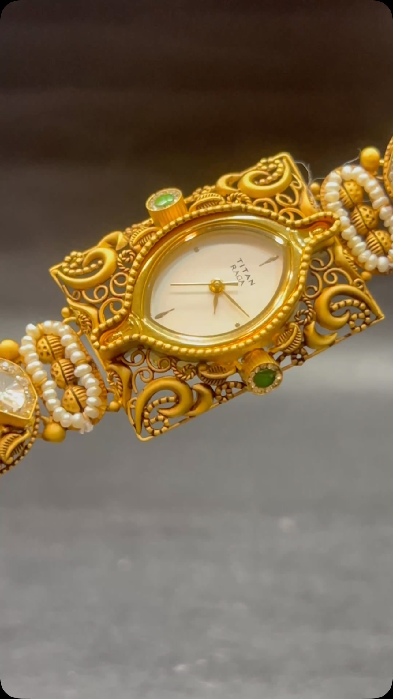 #luxurywatch #antiquejewelry #trendingjewellery #watch #bridaljewellery