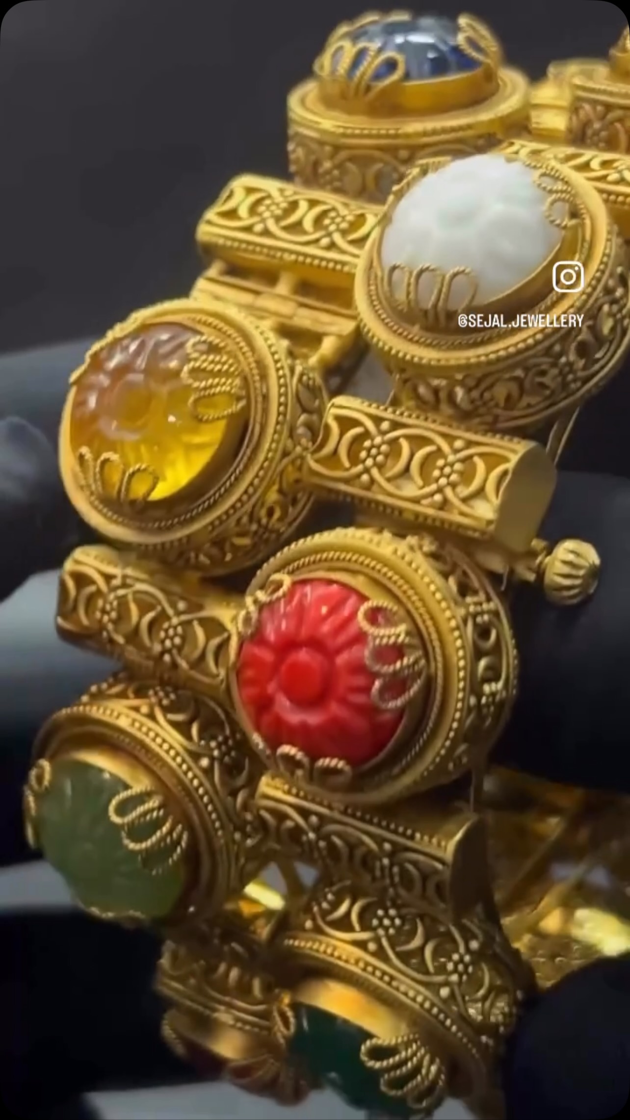 #bangle #goldjewellery #antiquejewelry #bridaljewellery #wedding